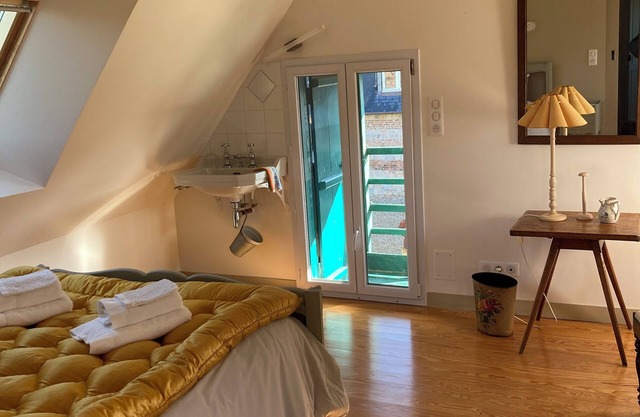 Le haras: fully restored Normandy farmhouse, cosy, with golf and tennis courts.