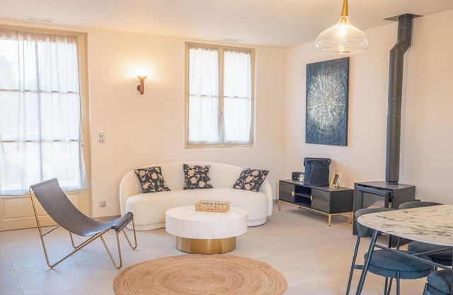 Le Jardin, Gîte Haut de Gamme Cosy Avec spa Privatif et Piscine, à Pézenas