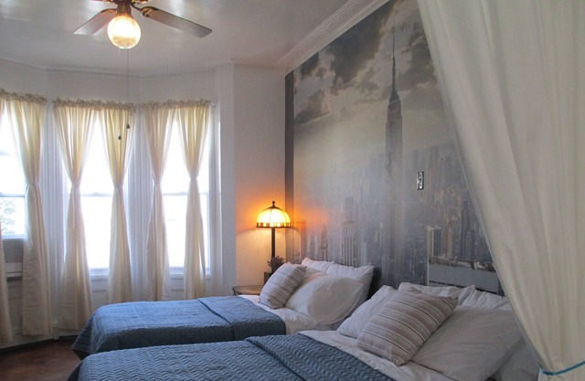 Le Jardin Rouge 15 min from NYC, 5 minutes walk to path station JSQ