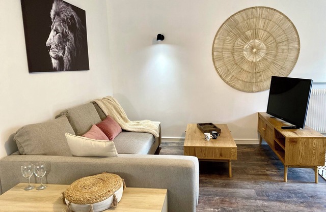 Le Loft Lodge, bright flat 67m², calm, comfort, free parking,Dinann