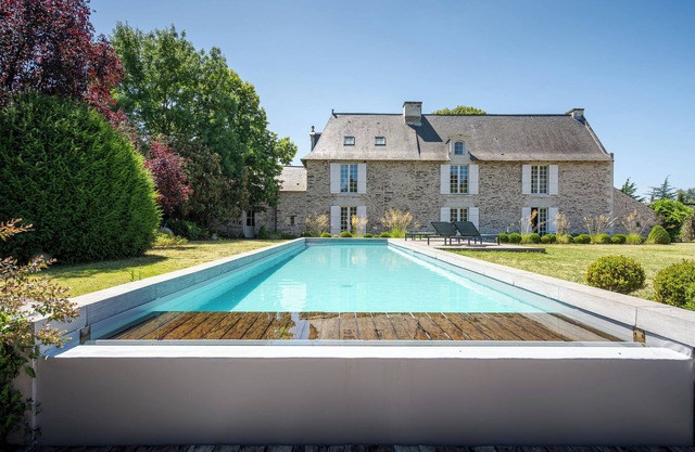 Le logis de saint jean Character house with swimming pool