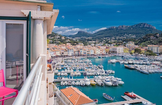 Le Naio sur Leau by Winkyhouse Cassis