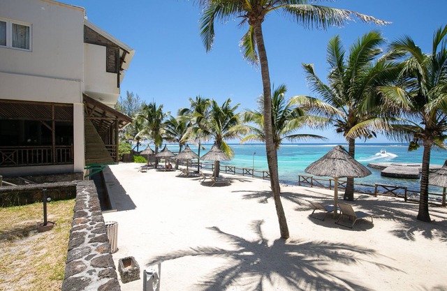 Le Peninsula Bay Beach Resort