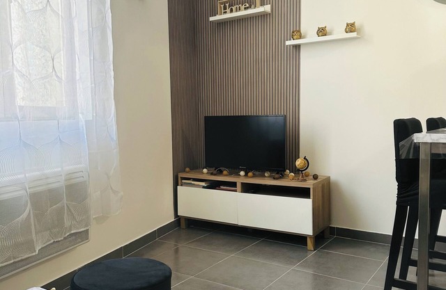 Le petit Narbonnais historical center 4 min walk from train station