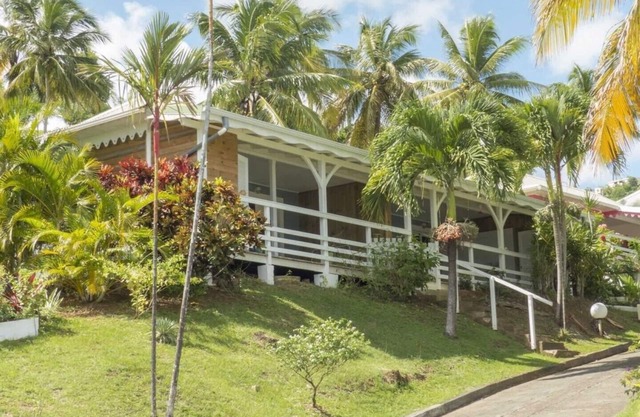 LE PETIT PARADIS VILLA T2Bis SEA VIEW, POOL, BEACH 200m