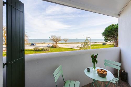 Le Phare, Studio vue mer