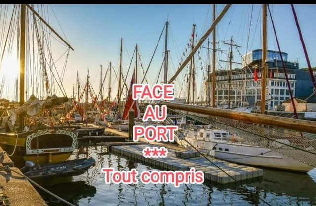 LE REFLET DES VOILES FACE AU PORT DE FECAMP