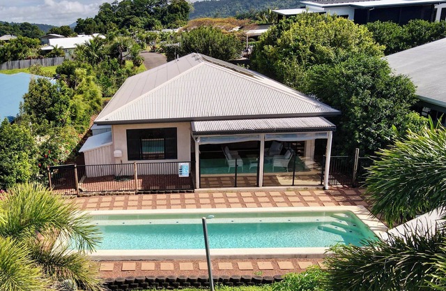 Le Reve~ Wake up to sunrises and tropical breezes!