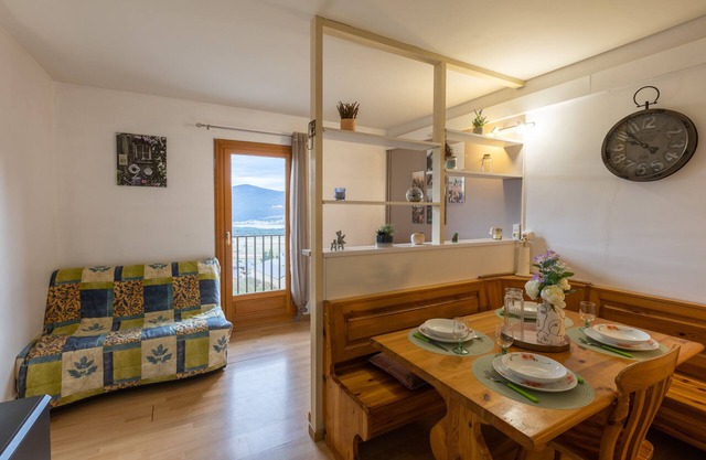 Le Solaire - Studio Apartment, Sleeps 2