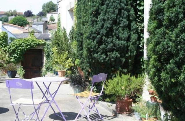 Le Voltaire Chambres et Table d'Hotes