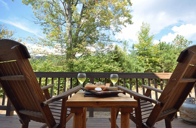 Ledbetter Ridge - Free Brewery Tours +Secluded Cabin w/Easy Access to Tail of