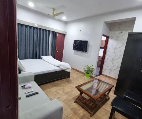 Leela Home stay Indore - Marigold - One bedroom with kitchen and large balcony