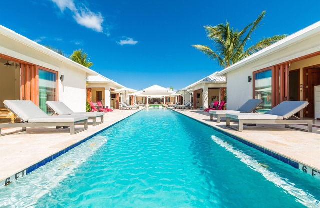 Leeward Jewel Villa - Luxurious 7 bedroom Canal Front Villa