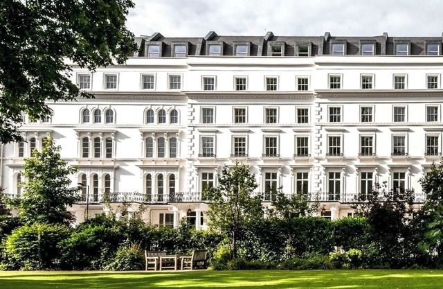 Leinster Square Deluxe Apartment in Central London