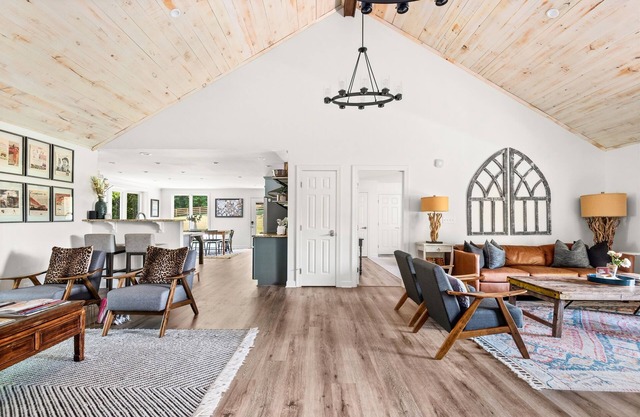 Leiper's Fork Home on 12 Acres | Fire Pit | 4 King Beds | Family & Dog Friendly