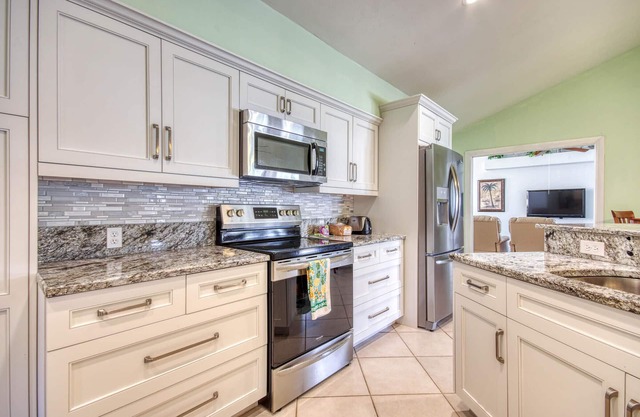 Lely Country Club 3/2 WITH HEATED POOL HOME- pets welcome APRIL 2025 LEFT
