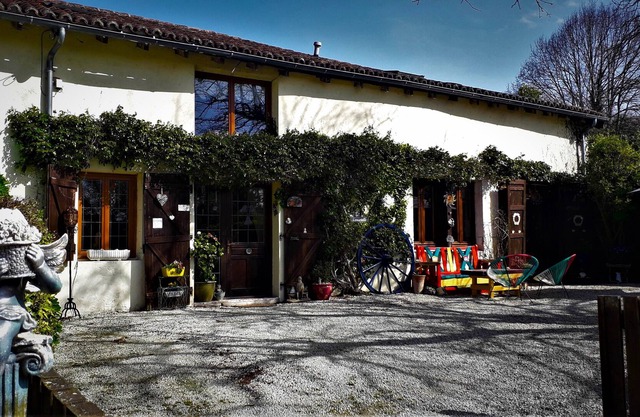 Lemarielle Pretty Stone house, Pool/HolisticTherapies, sleeps 4, 2 ensuite rooms