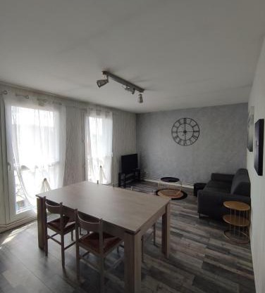 LENS, Bel appartement lumineux spacieux en centre ville 3 chambres