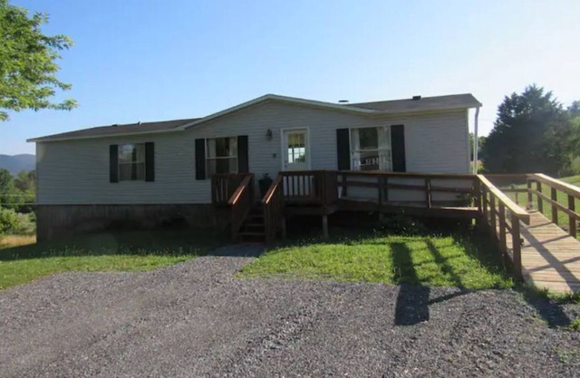 LENTZ LANE LODGE VIEWS, VIEWS, VIEWS AND JUST MINUTES TO SHENANDOAH RIVER