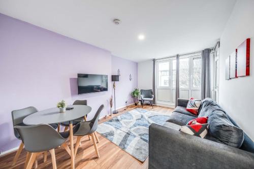 Leo's Place in Mile End 2 Double Beds, 1 Bunk Bed, Max 6, Spacious, Ideal for Families
