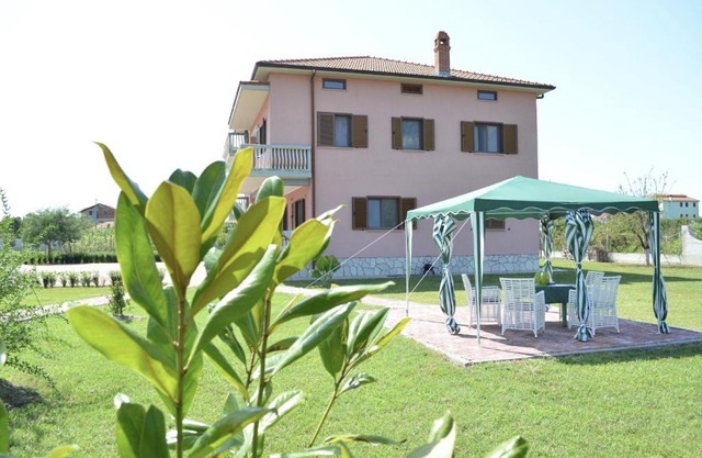 LeoHouse