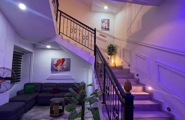 Leons Hotel and Suite
