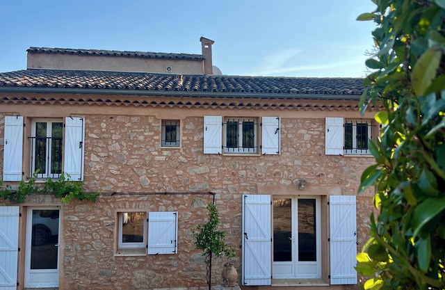 Les Clairians, house in the vineyards, swimming pool