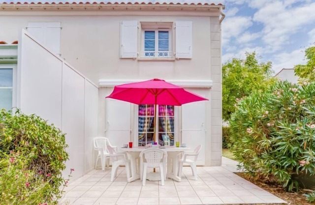 Les Hautes Folies by Interhome