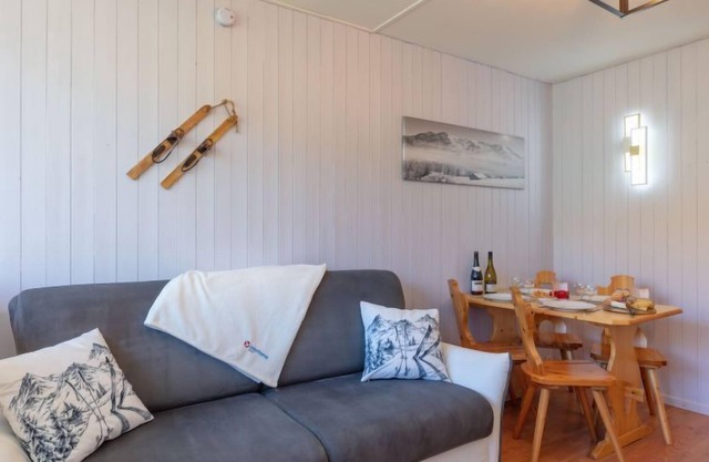 Les Lauzes D25 by Interhome