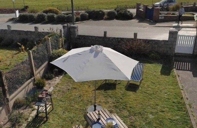 Les Mouettes house sea view garden and private parking, beach on foot