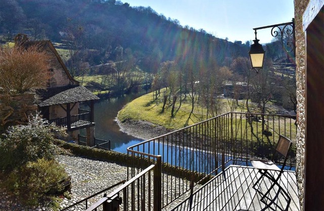 Les Oiseaux De Belcastel, family house
