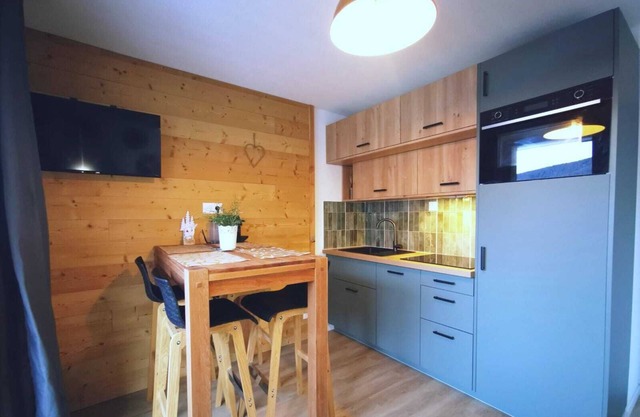 Les Orres 1800 Appart 2 p 30m2, 4 Couchages Piscine et spa Résidence 3 Étoiles