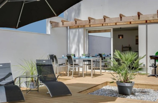 Les Patios de Flore by Interhome