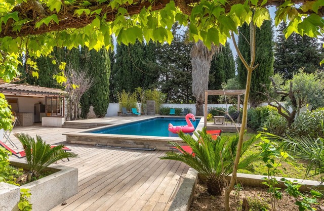 Les Pivoines by Interhome