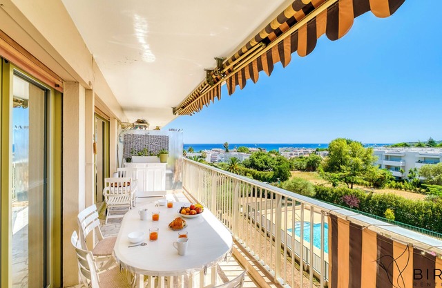 LES RIVES D AZUR AC PARKING AND POOL