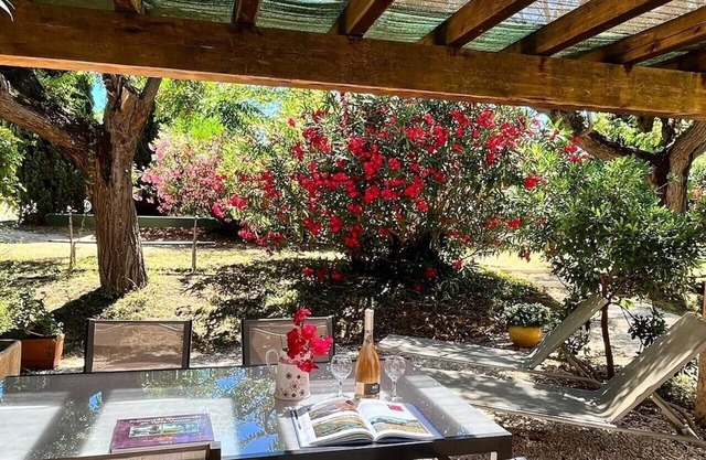 Les Roses Rouges - SIX Fours LES Plages