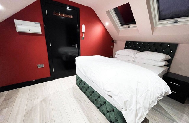 Letzi private en-suite, Harrow.