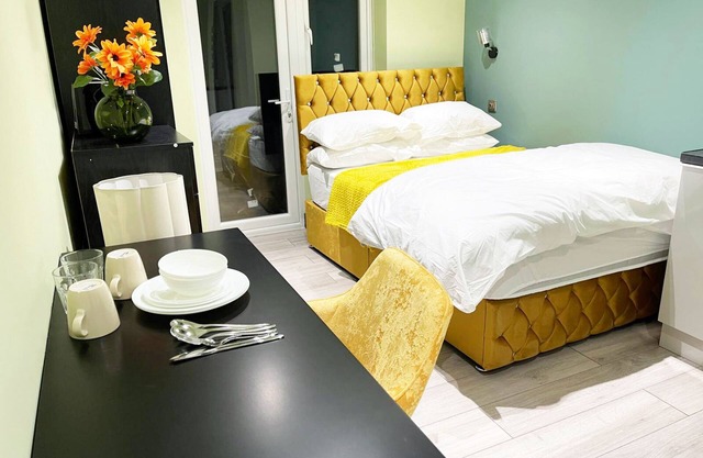 Letzi private en-suite, North Harrow.