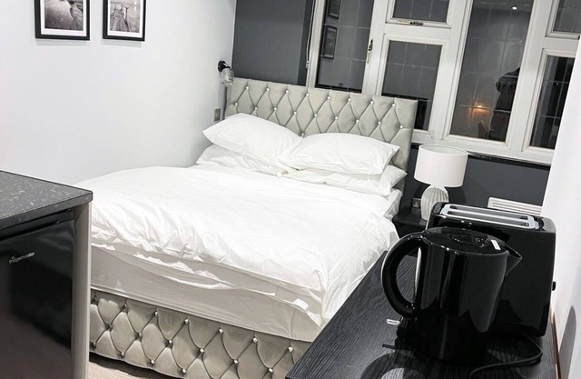 Letzi private en-suite, North Harrow.