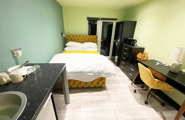 Letzi private en-suite, North Harrow.