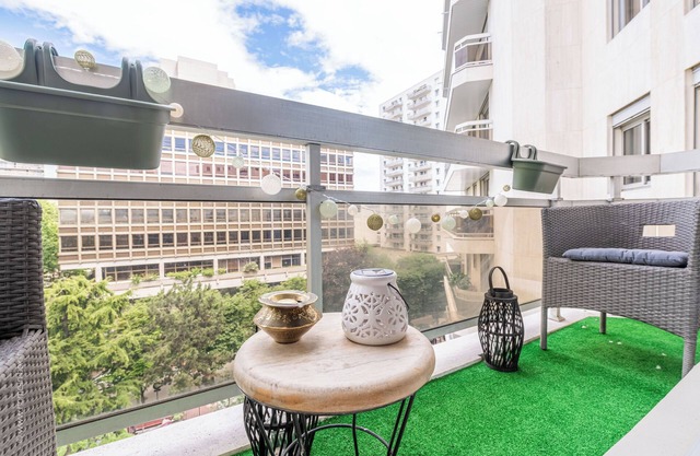 Levallois-Courcelles Apartment and Private Parking