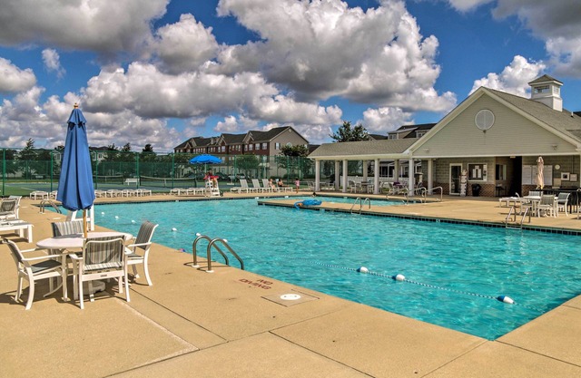 Lewes Condo w/Pool Access: 3 Mi to the Beach!