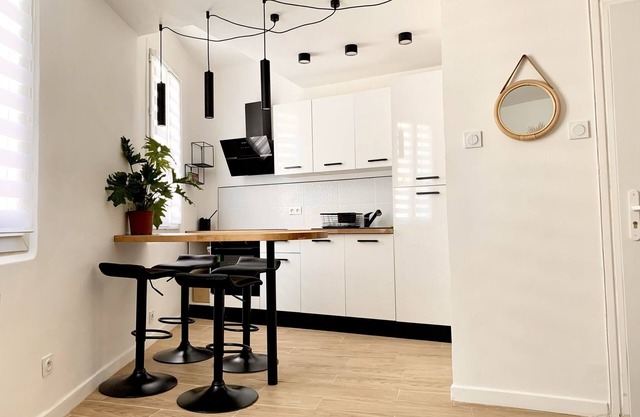Liberté: fully-equipped 2-room apartment in city center