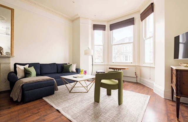 Light-filled 2-Bedroom Chelsea Apartment