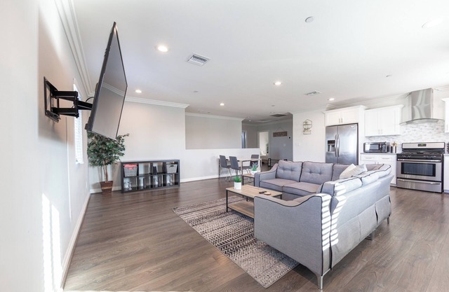 Lightning Wi-Fi+Memory Foam Beds-WFH & Relax in LA