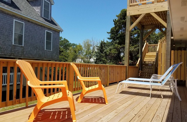 Lil’ Loopy: One bedroom home perfect for a couple's retreat.