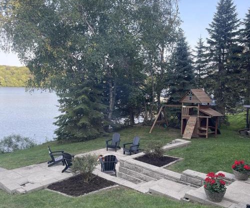 Lilac Retreat Lakefront with Sauna & Pickleball