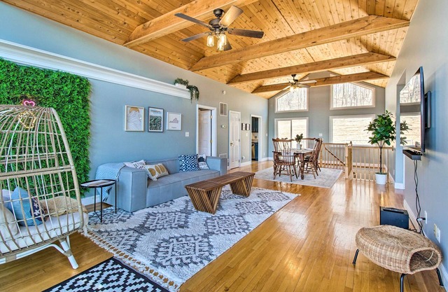 Linden Cabin w/Hot Tub + Mountain Views!
