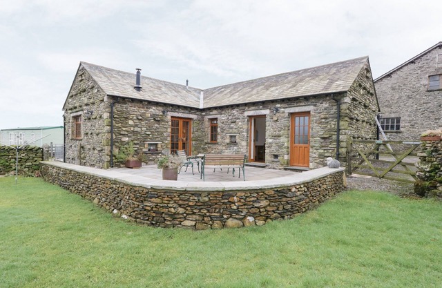 LITTLE CRAKE HOWE, family friendly in Selside Near Kendal