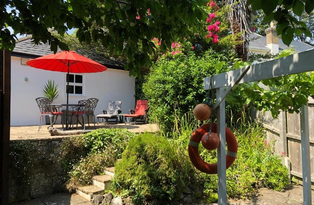 Little Gem with Private Hot Tub - Up to 25 percent off ferry